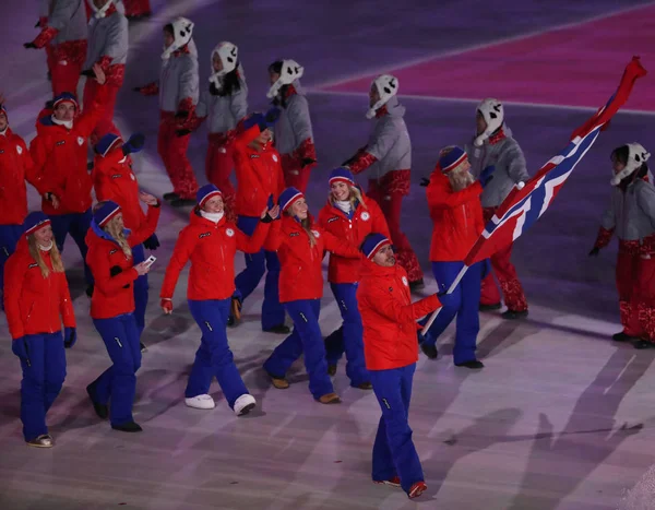 대한민국 2018 Hegle Svendsen 노르웨이의 깃발을 2018 올림픽 개막식에서 올림픽 — 스톡 사진