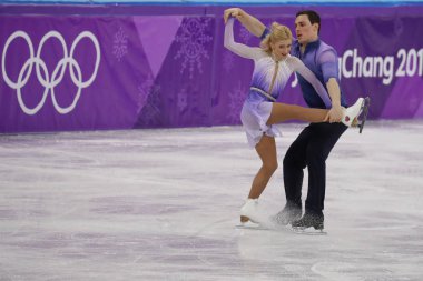 Tarihleri, Güney Kore - 15 Şubat 2018: Olimpiyat Şampiyonu Aljona Savchenko ve Bruno Massot Almanya'nın içinde çift çiftler serbest program'in Gangneung buz Arena 2018 Kış Olimpiyatları gerçekleştirmek