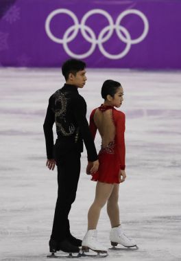 Tarihleri, Güney Kore - 15 Şubat 2018: Şampiyonudur Wenjing Sui ve Çin'in Cong Han içinde çift çiftler serbest program 2018 Kış Olimpiyat Oyunları'nin Gangneung buz Arena gerçekleştirmek