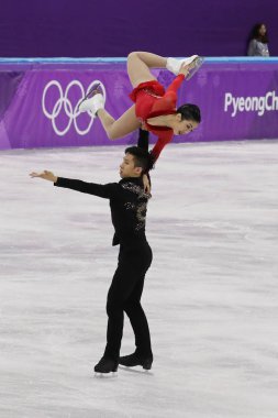 Tarihleri, Güney Kore - 15 Şubat 2018: Şampiyonudur Wenjing Sui ve Çin'in Cong Han içinde çift çiftler serbest program 2018 Kış Olimpiyat Oyunları'nin Gangneung buz Arena gerçekleştirmek