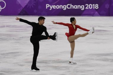 Tarihleri, Güney Kore - 15 Şubat 2018: Şampiyonudur Wenjing Sui ve Çin'in Cong Han içinde çift çiftler serbest program 2018 Kış Olimpiyat Oyunları'nin Gangneung buz Arena gerçekleştirmek