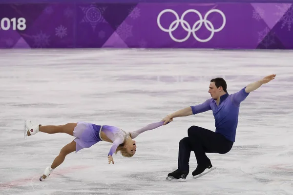 南朝鮮 2018 オリンピック チャンピオン アルジョン サフチェンコとドイツのブルーノ マソット実行でペア スケート フリースケーティング江陵市アイス アリーナで — ストック写真