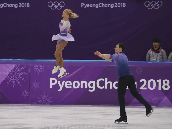 Gangneung Південна Корея Лютого 2018 Олімпійські Чемпіони Олена Савченко Бруно — стокове фото