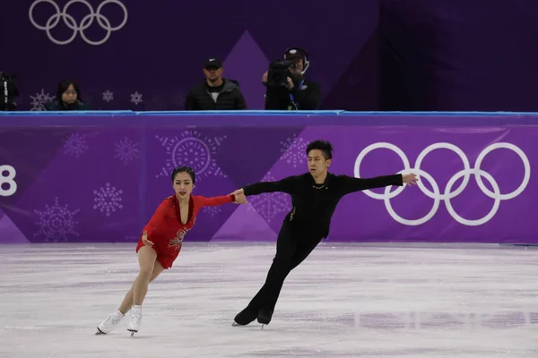 Gangneung Sydkorea Februari 2018 Silvermedaljörer Wenjing Sui Och Cong Han — Stockfoto