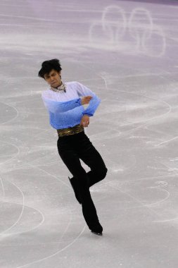 Nin Gangneung, Güney Kore - 16 Şubat 2018: iki kez Olimpiyat Şampiyonu Yuzuru Hanyu Japonya Erkekler tek buz pateni kısa programda 2018 Kış Olimpiyat Oyunları'nin Gangneung buz Arena gerçekleştirir