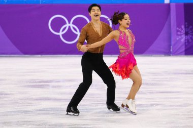 Nin Gangneung, Güney Kore - 11 Şubat 2018: Maia Shibutani andi Alex Shibutani Amerika Birleşik Devletleri'nin gerçekleştirmek takım olay buz dansı kısa dans 2018 Kış Olimpiyat Oyunları'nda bronz madalya alanlar
