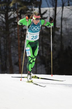 Pyeongchang, Güney Kore - 15 Şubat 2018: Darya Domracheva Beyaz Rusya'nın birlikte buz dansında yarışmaktadır Biatlon içinde kadınlar'ın Olimpiyat Şampiyonu 15km bireysel 2018 Kış Olimpiyatları'nda Alpensia Biatlon Merkezi 