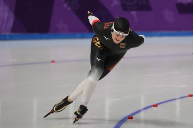 Nin Gangneung, Güney Kore - 16 Şubat 2018: Olimpiyat Şampiyonu Claudia Pechstein Almanya'nın rekabet bayanlar içinde beş kez 5000 m sürat pateni 2018 Kış Olimpiyat Oyunları'nin Gangneung Oval
