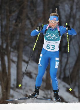 Pyeongchang, Güney Kore - 15 Şubat 2018: Emily Dreissigacker Amerika Birleşik Devletleri'nin Biatlon içinde kadınlar'ın rekabet 15km bireysel 2018 Kış Olimpiyatları'nda Alpensia Biatlon Merkezi