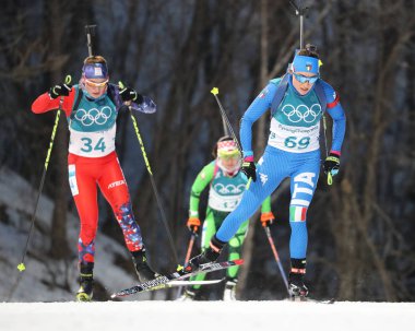 Pyeongchang, Güney Kore - 15 Şubat 2018: Dorothea Wierer İtalya (sayı 69) Biatlon içinde kadınlar'ın rekabet 15km bireysel 2018 Kış Olimpiyatları Alpensia Biatlon Merkezi