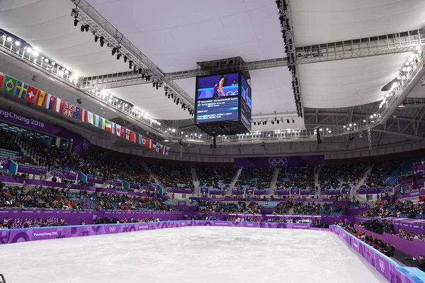 江陵市 2018 2018 冬季オリンピックでフィギュア スケート競技中に江陵市アイス アリーナ内 — ストック写真