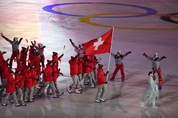 Pyeongchang Jižní Korea Února 2018 Olympijská Vítězka Dario Cologna Nesoucí — Stock fotografie