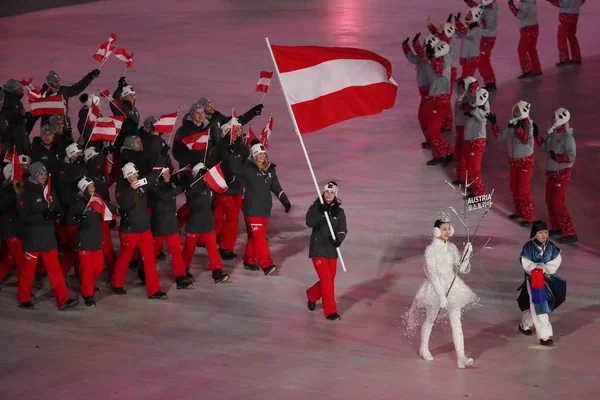 대한민국 2018 올림픽 챔피언 Veith 오스트리아의 깃발을 오스트리아 올림픽 팀에는 — 스톡 사진