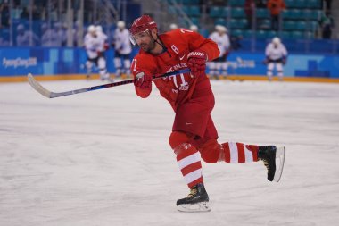 Nin Gangneung, Güney Kore - 17 Şubat 2018: Olimpiyat Şampiyonu Ilya Kovalchuk Rusya takımı Olimpiyat sporcu Erkekler Buz hokeyi oyun turunda ön sırasında takım ABD karşı eylem 