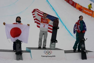 Pyeongchang, Güney Kore 14 Şubat 2018: Ayumu öğretmen Jpn (L), Shaun White ABD ve Scotty James Aus mekan Törenden sonra erkekler snowboard halfpipe 2018 Kış Olimpiyatları'nda son sırasında