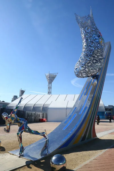 江陵市オリンピック公園 2018 冬季オリンピック中に江陵市 2018 氷靴彫刻 — ストック写真