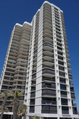 Riviera Beach, Florida - 20 Mart 2018: Lüks condominiums adlı Singer Island, Fl. Singer Island oceanfront mahalle bölümü doğal plajları ve lüks otel Riviera Beach city