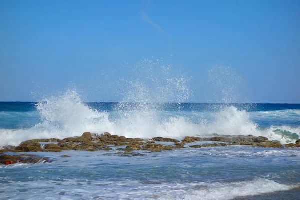 Welle Kracht Auf Das Ufer — Stockfoto
