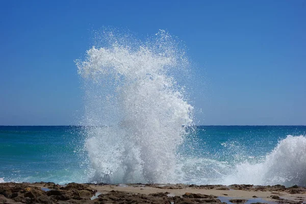 Kıyıda Çökmesini Dalga — Stok fotoğraf