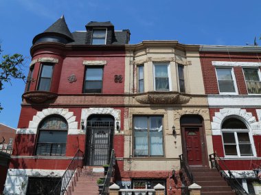 Brooklyn, New York - 26 Mayıs 2016: Alice ve akik Mahkemeleri tarihi bölgesinde Brooklyn'de. Brooklyn mimar Walter M. Coots Queen Anne tarzı tarafından tasarlanan satırları özgün görünümünü korumak