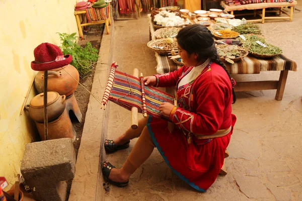 Cuzco Peru Października 2016 Peruwiański Kobieta Tradycyjnym Stroju — Zdjęcie stockowe