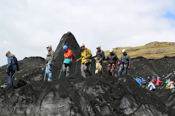 Solheimajokull Zlanda Temmuz 2016 Buzul Sırasında Kimliği Belirsiz Yürüyüşçü Solheimajokull — Stok fotoğraf