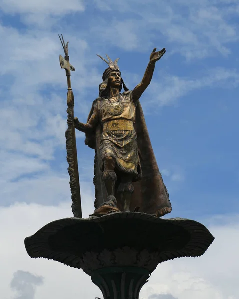 Cusco Perú Octubre 2016 Estatua Del Inca Pachacutec Sobre Fuente —  Fotos de Stock
