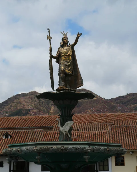 Cusco Perú Octubre 2016 Estatua Del Inca Pachacutec Sobre Fuente —  Fotos de Stock