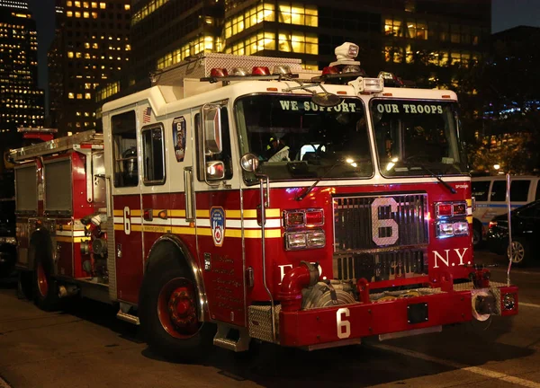 Nueva York Octubre 2017 Fdny Engine Bajo Manhattan Nueva York — Foto de Stock