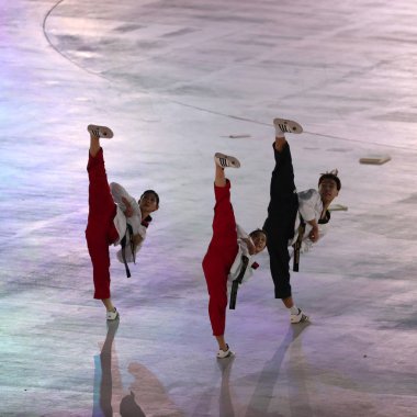 PYEONGCHANG, Güney Kore - 9 Şubat 2018: Pyeongchang Olimpiyat Stadyumu 'ndaki Pyeongchang 2018 Olimpiyat Kış Oyunları' ndaki açılış töreninden önce Kuzey-Güney tekvando takımı sahne aldı.