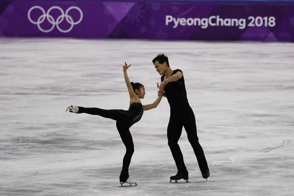南朝鮮 2018 Tae Ryom と北朝鮮のじゅ植キム実行でペア スケート フリースケーティング江陵市アイス アリーナで 2018 年冬季オリンピックで — ストック写真