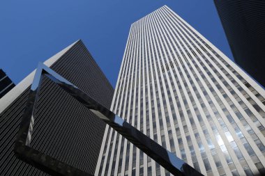 New York - 26 Nisan 2018: 6 avenue veya Avenue Amerika Manhattan gökdelenler