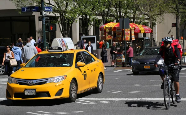 Nueva York City Abril 2018 Taxi Ciclista Nueva York Manhattan —  Fotos de Stock