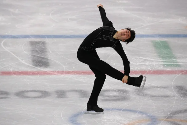 男性シングル スケート ショート プログラムで江陵市アイス アリーナで 2018 冬季オリンピックで仁博洋の中国が実行する江陵 南朝鮮 2018 — ストック写真