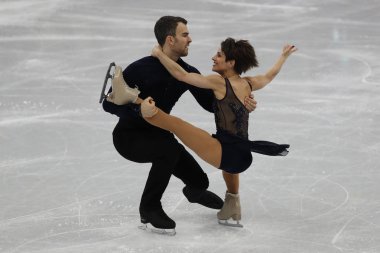 Tarihleri, Güney Kore - 9 Şubat 2018: Meagan Duhamel ve Eric Radford Kanada Olimpiyat Şampiyonu takım olay çifti pateni kısa programı 2018 Kış Olimpiyat Oyunları'nda gerçekleştirmek