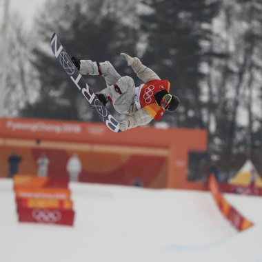 Pyeongchang, Güney Kore - 14 Şubat 2018: Jake Pates Amerika Birleşik Devletleri'nin erkekler snowboard halfpipe son 2018 Kış Olimpiyatları'nda Phoeinix kar Park içinde rekabet