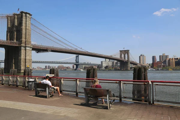2018年5月3日 著名的布鲁克林大桥从南大街海港 布鲁克林大桥是美国最古老的吊桥之一 于1883年完工 — 图库照片