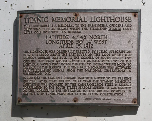 New York May 2018 Titanic Memorial Lighthouse Sign South Street — Stock Photo, Image