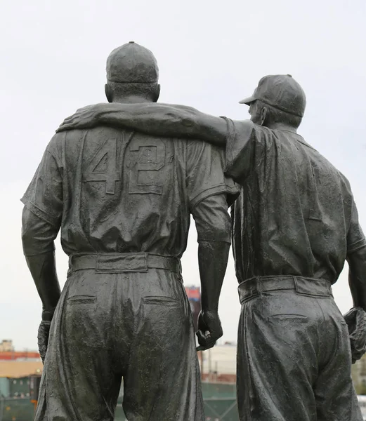 Jackie Robinson and Pee Wee Reese Statue in Brooklyn – Stock Editorial  Photo © zhukovsky #29632145