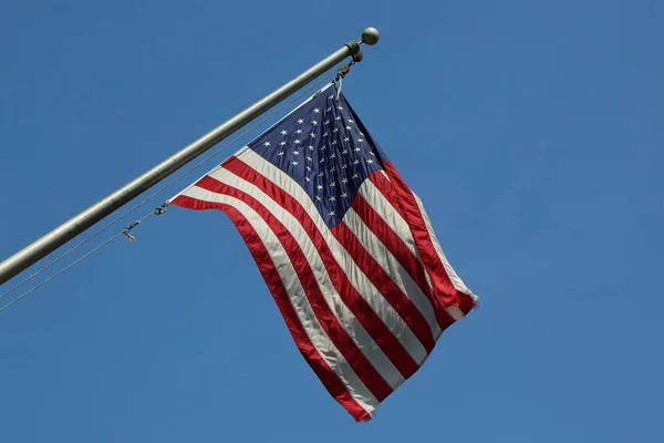 Amerikanische Flagge Weht Hoch — Stockfoto