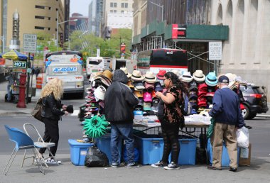 New York - 10 Mayıs 2018: aşağı Manhattan New York şehir sokak satıcısı