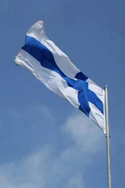 Bandera Finlandia Ondeando Viento Contra Cielo Azul —  Fotos de Stock