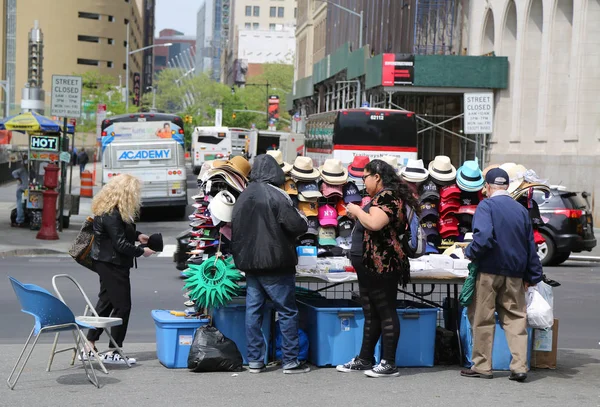 New York - 10 Mayıs 2018: aşağı Manhattan New York şehir sokak satıcısı