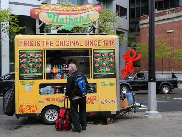 2018年5月10日 街头食品供应商车在电池公园 下曼哈顿 有大约4000家流动食品供应商由城市许可 — 图库照片