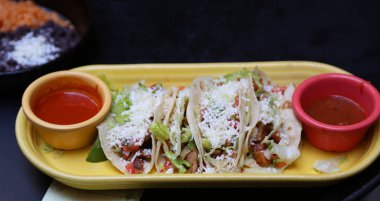 Plaka ayyaş ile tacos