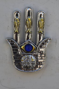 Tel Aviv, İsrail - 29 Nisan 2017: Yerel Hatıra Eşyası sergilenen Tel Aviv, İsrail