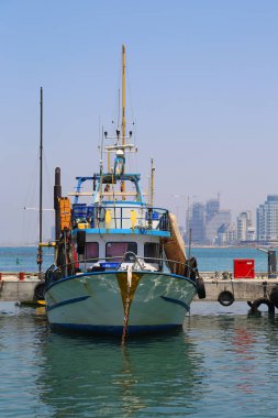 Tel Aviv - Yafa, İsrail - 29 Nisan 2017: balıkçı tekneleri Jaffa Port Akdeniz üzerinde eski şehir Yafa'nın, İsrail'yer alan