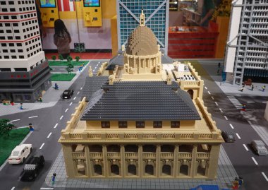 Hong Kong - 10 Kasım 2019: Viktorya Limanı, Hong Kong 'daki K11 Müze alışveriş merkezindeki Legoland Keşif Merkezi   