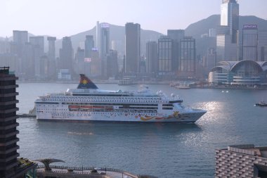 Hong Kong, 8 Kasım 2019, Hong Kong Limanı 'ndaki Star Balık yolcu gemisi. Sahibi Star Cruises ve Hong Kong 'dan kısa seyahatler yapıyor.