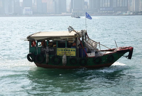 Hong Kong November 2019 Vissersboot Victoria Harbor Hong Kong — Stockfoto